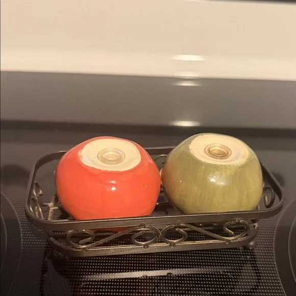 Ceramic Salt and Pepper Shaker Set NIP - Picture 2 of 2